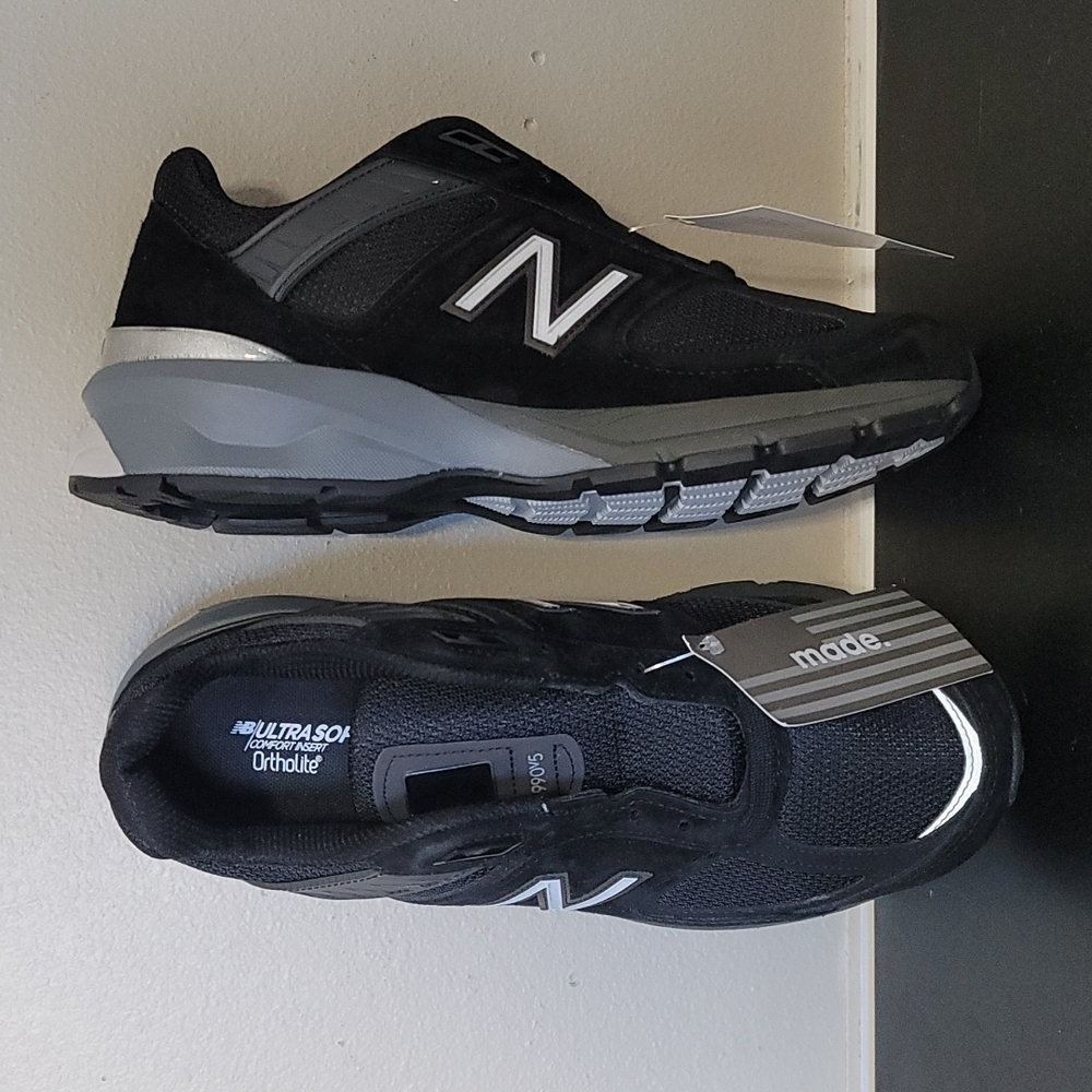 New Balance 990v5 Sneaker. Women's Size 9